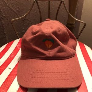 Peach hat! 🍑
